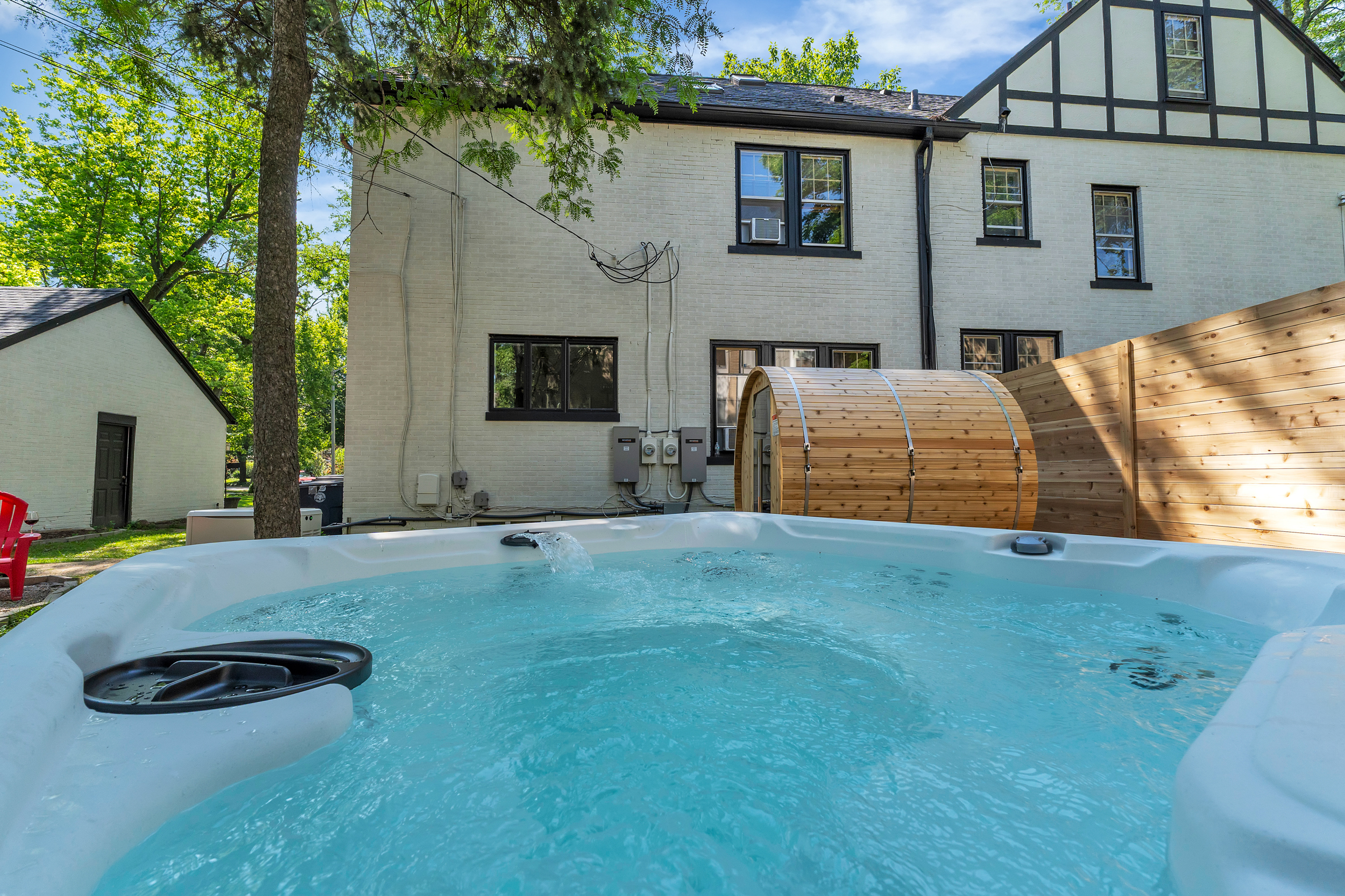 Enjoy a peaceful evening in the Hot-Tub