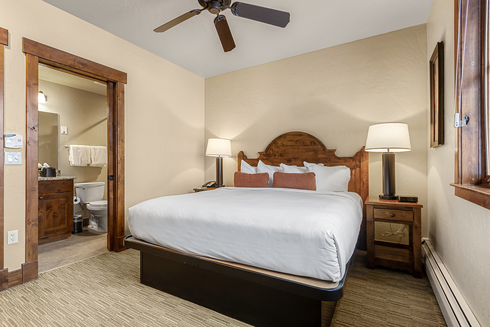 2nd bedroom - King bed