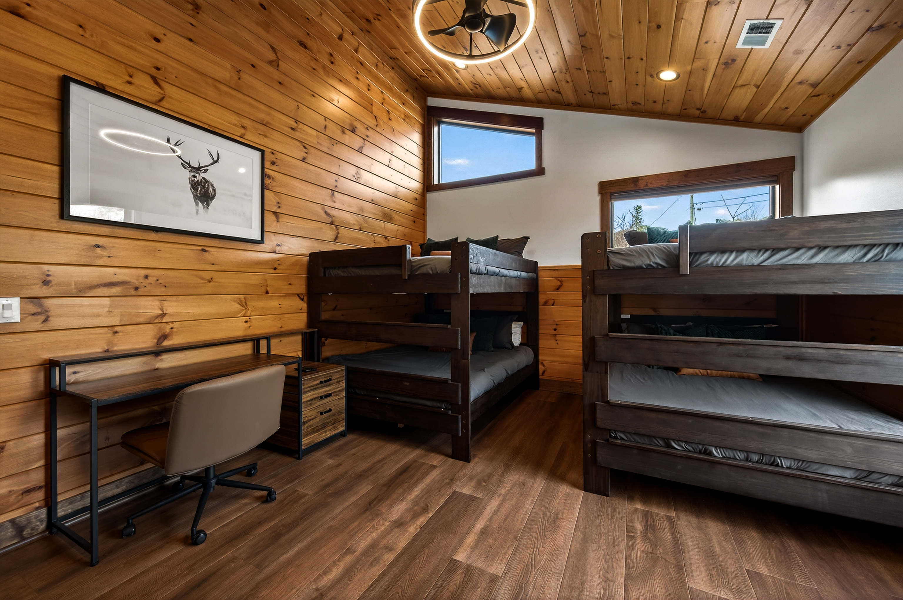 🛏️ Spacious Bunk Suite – Perfect for groups or families, this room features two queen-over-queen bunk beds, vaulted ceilings, a desk workspace, and a private en-suite bathroom for comfort and convenience. Bedrooms sleeps 8 guests comfortably.