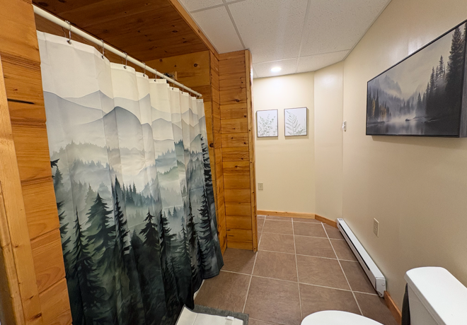 Full bathroom, attached to basement level queen.