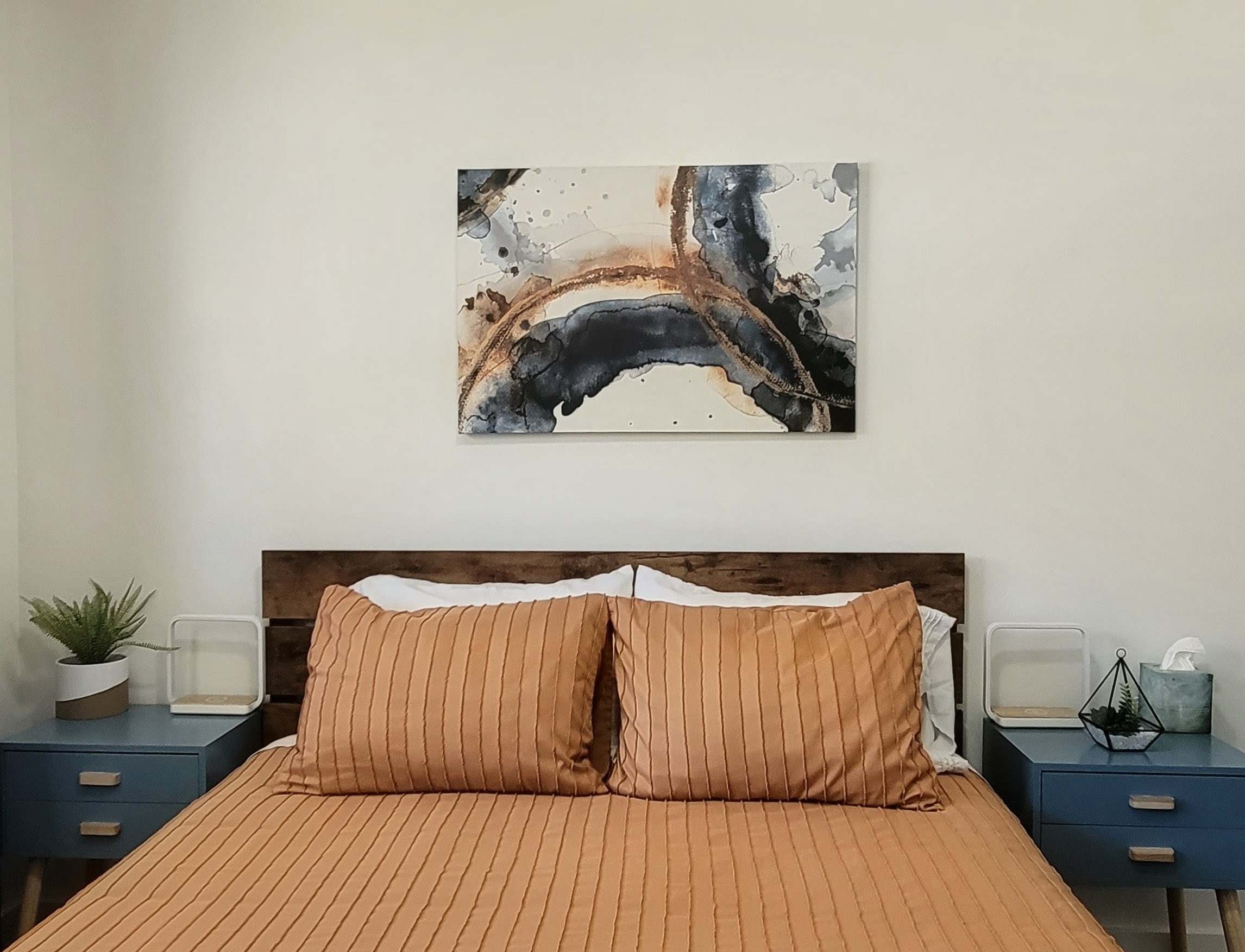 Second bedroom with queen bed