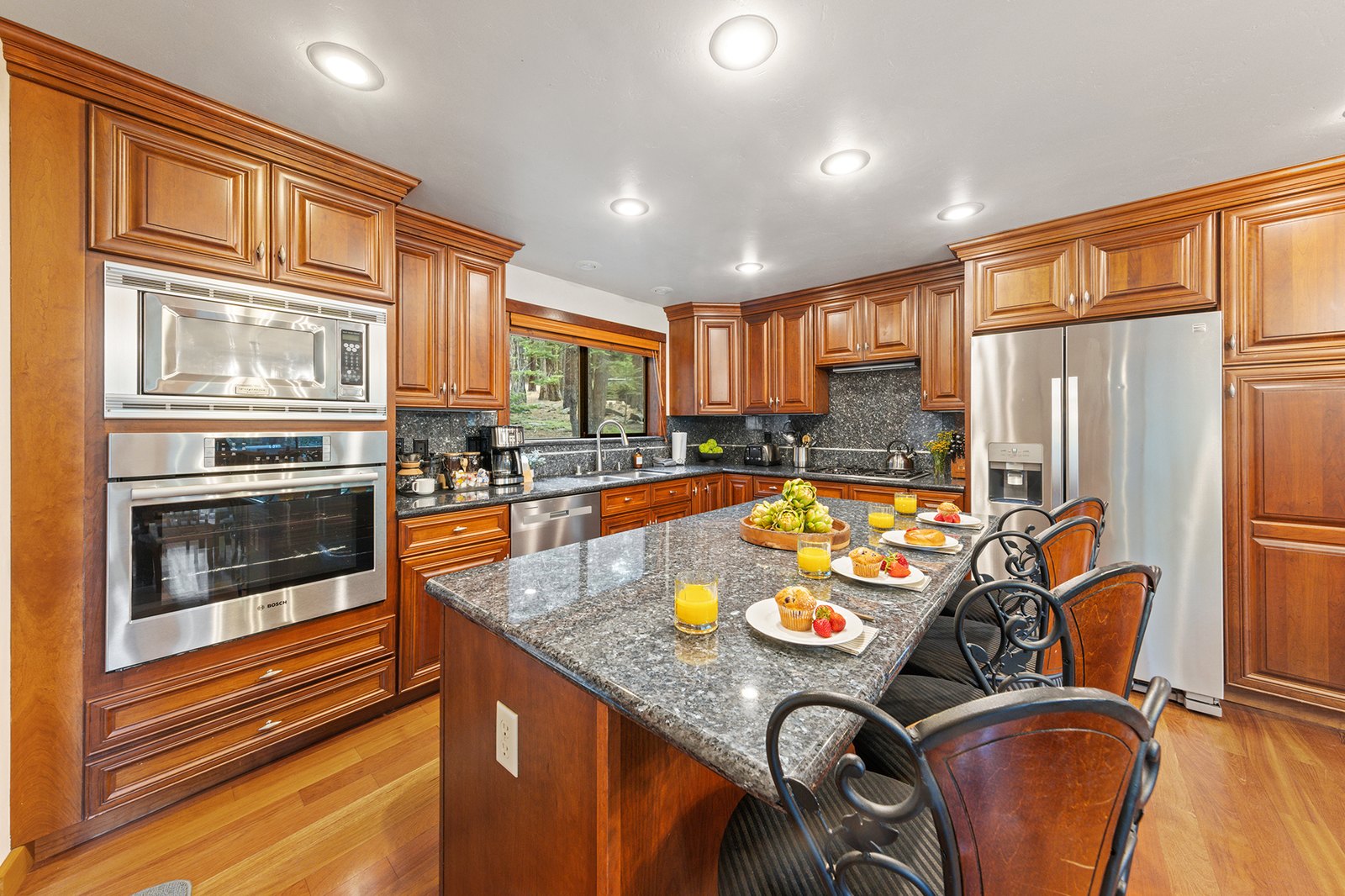 Spread out and cook big — a full oven, a gas cooktop, and a granite island with room for the whole prep crew.