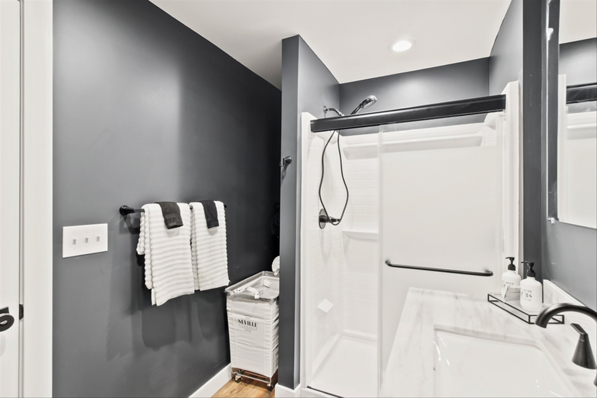 The Loft on Waterbury - Shower
