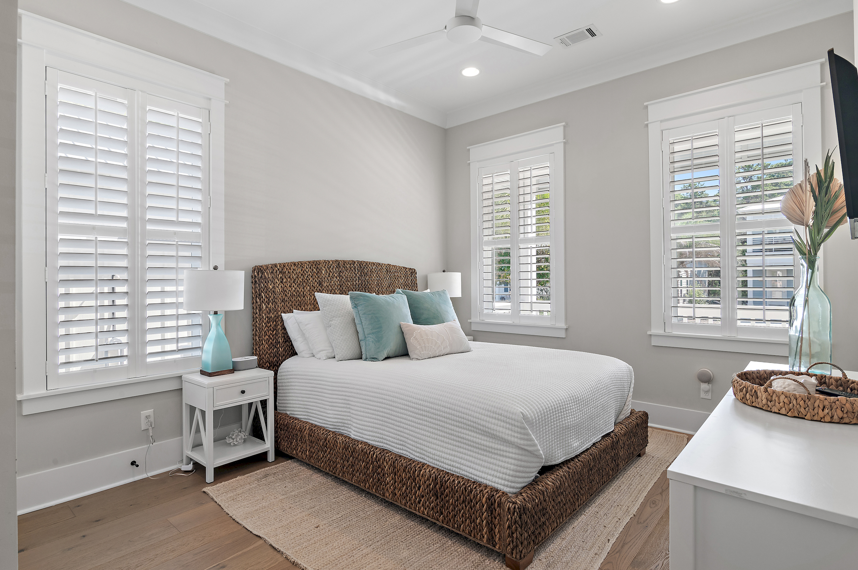 Queen Bed with EnSuite Bathroom