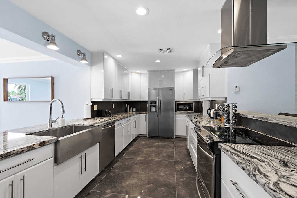 Large marble kitchen counters perfect for cooking & prepping meals for the grill