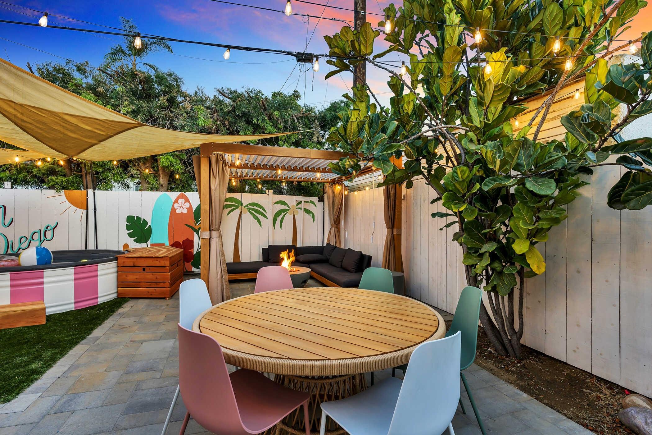 Outdoor Lounge: Savor evenings 'round the fire with stylish seating and vibrant San Diego vibes!
