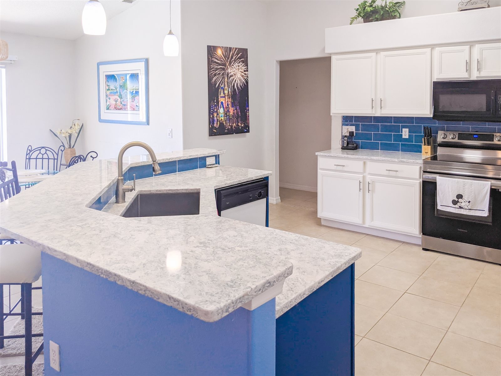 Fully stocked Kitchen with stainless steel appliances, granite countertops, breakfast bar, and breakfast nook.