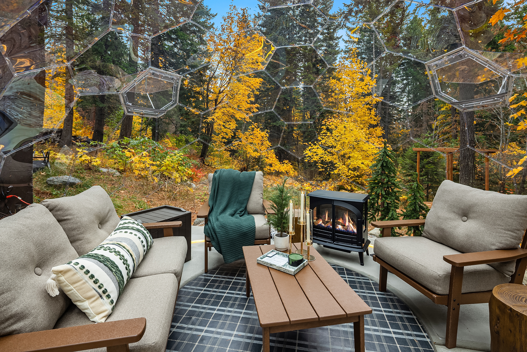 Geo Dome - lounging under the stars, all year round!