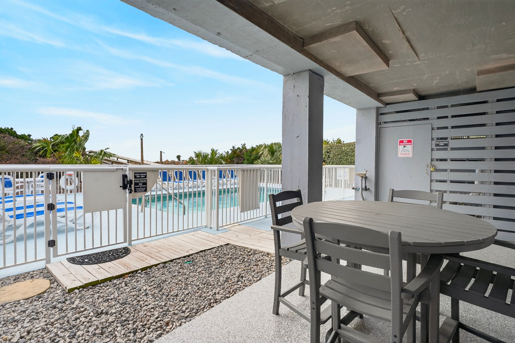 Community Area | Starfish | Oceanview 101 | 1116 Ocean Blvd, Isle of Palms, SC | IOP Escapes