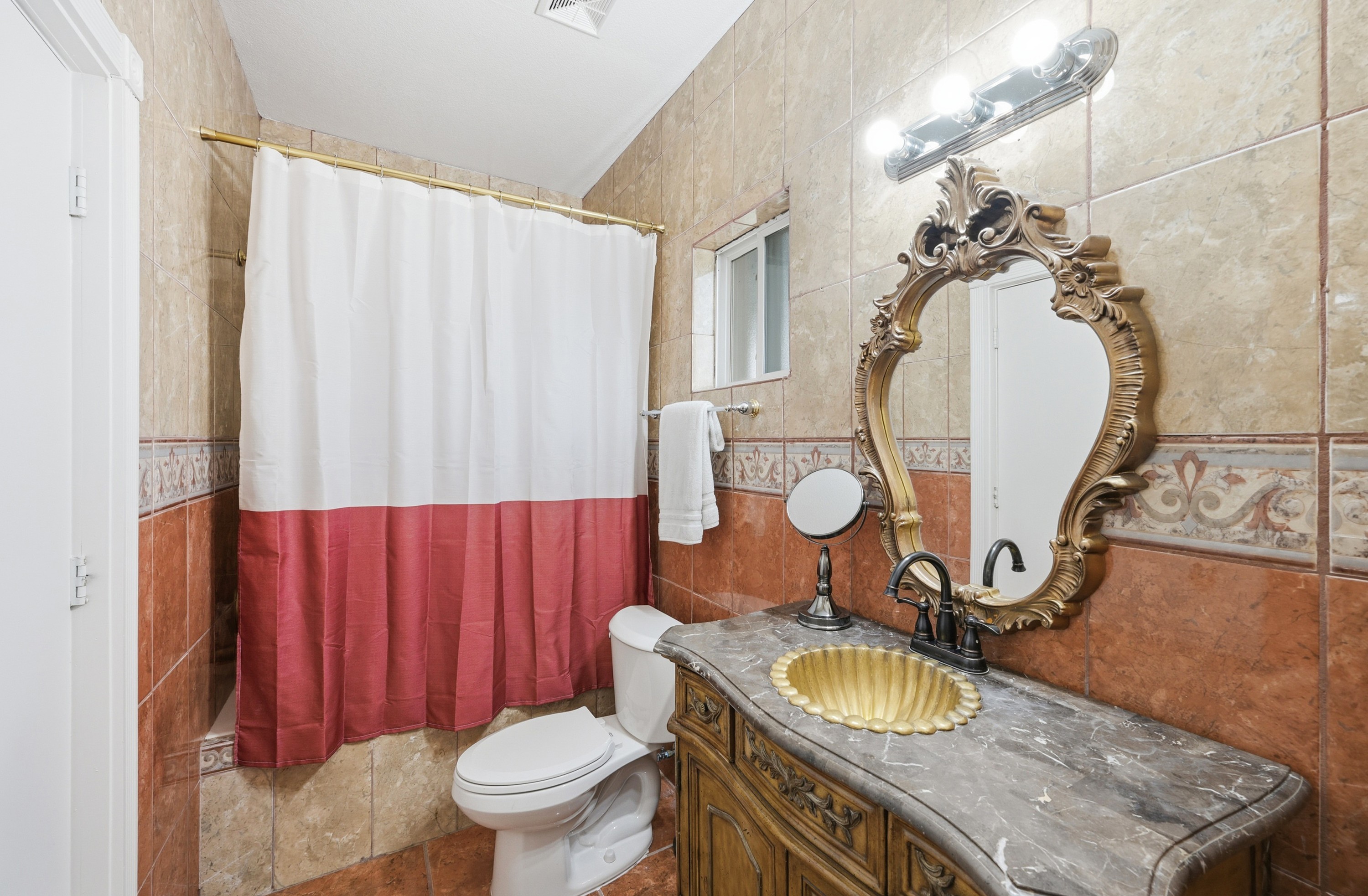 Slip behind the floral curtain into a romantic jetted tub perfect for evening unwinds and candlelit soaks.