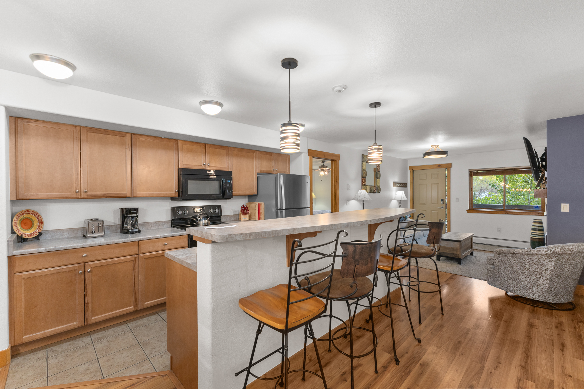 Kitchen and Breakfast Bar for 4