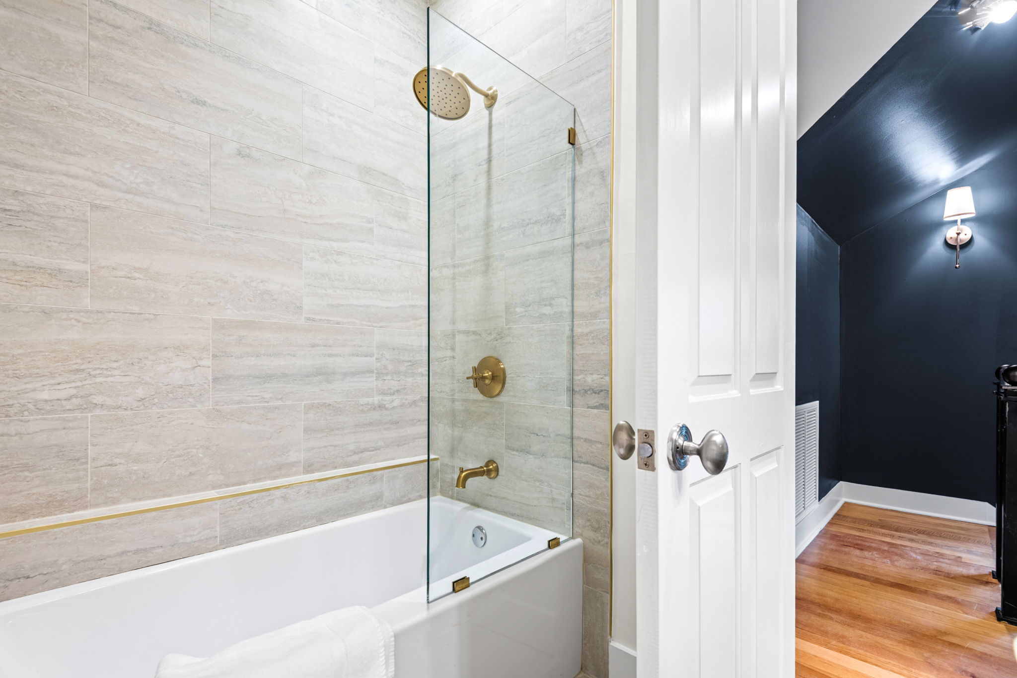 Private full bathroom