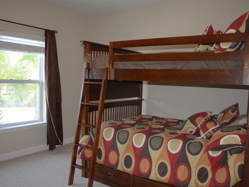 3rd bedroom-two full size bunks which can be separated.Typical 3 BR unit