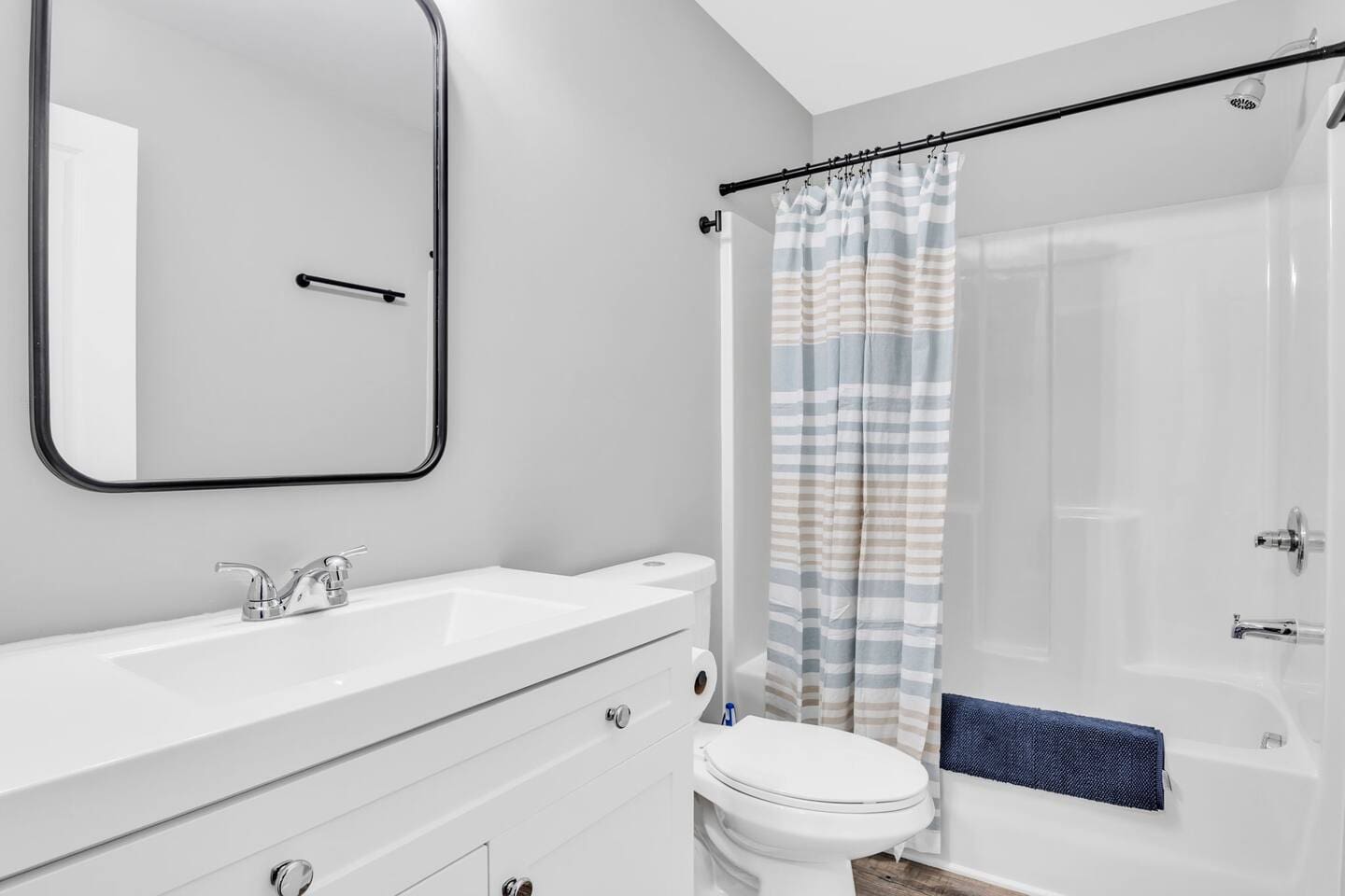 Right side of duplex - Hallway bathroom