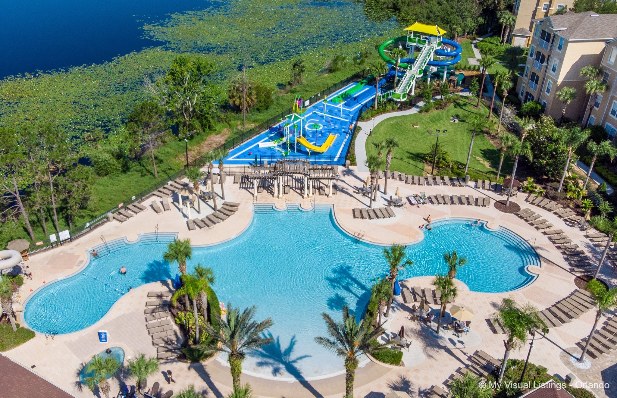Resort pool & water park