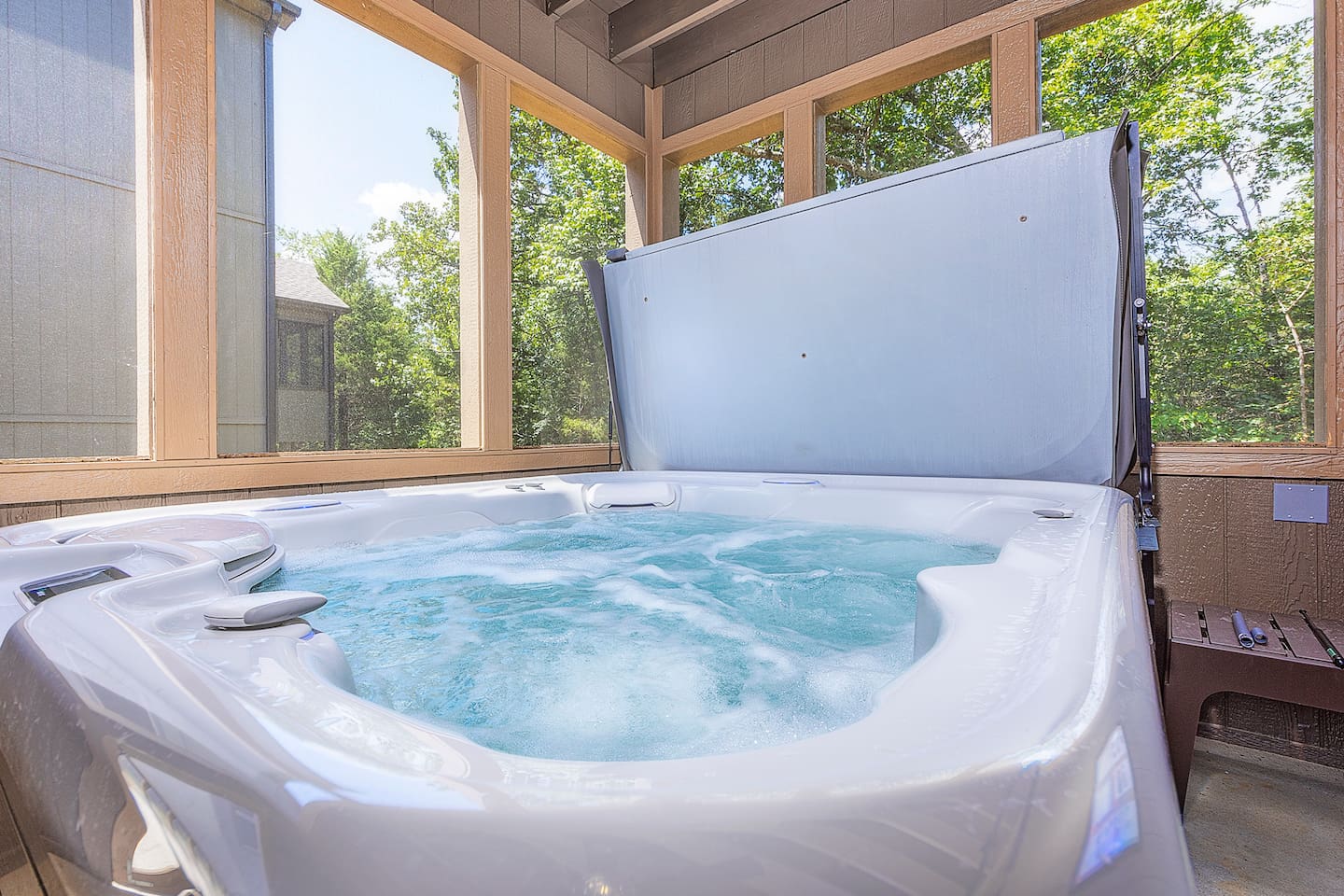 6 person hot tub located on lower level screened in patio