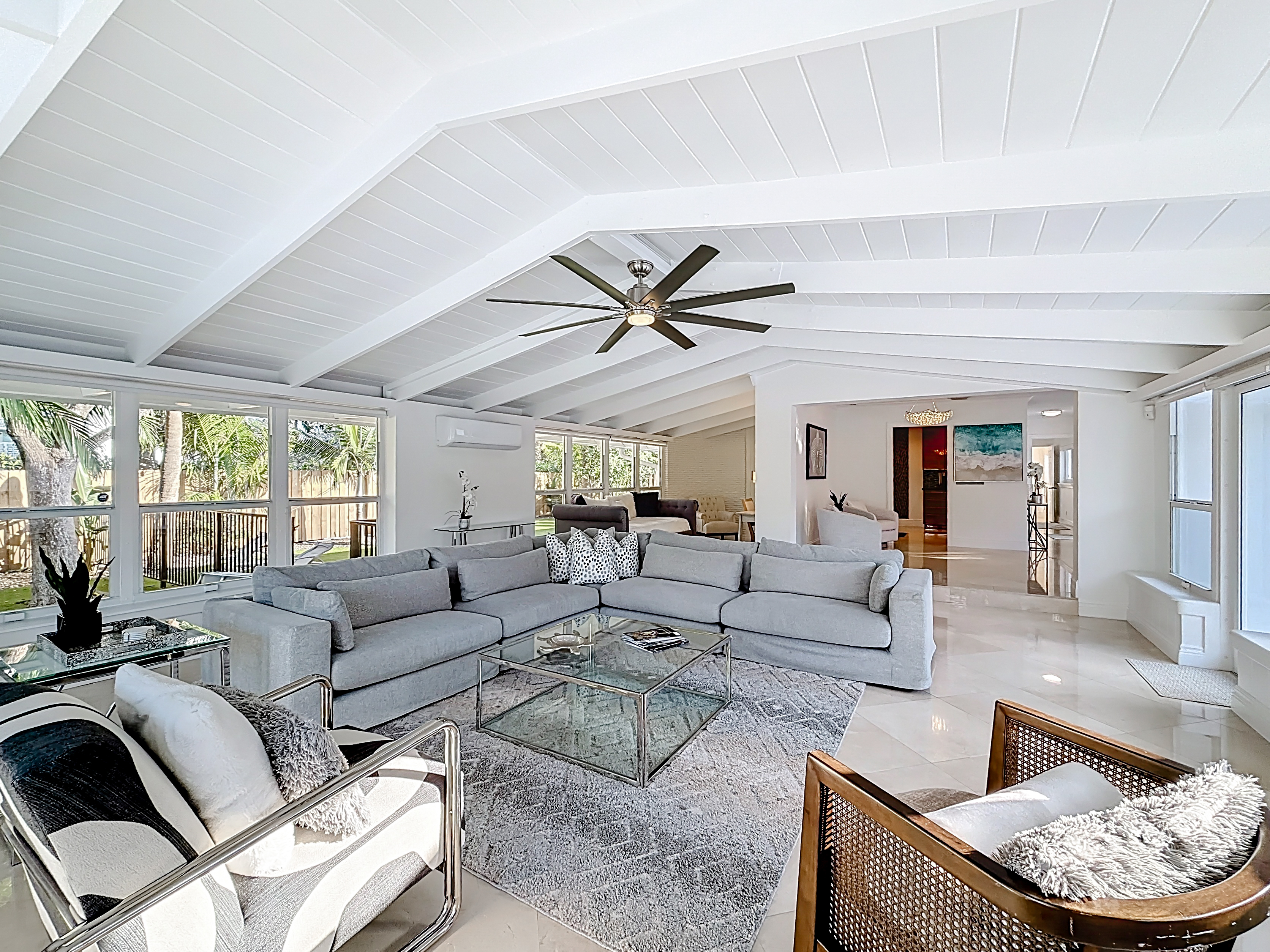 The view outside at night is great, with a lit up pool and Pier 66. But you can also close the remote controlled blinds for full privacy. Lots of Livingroom siting options with the large sectional. 