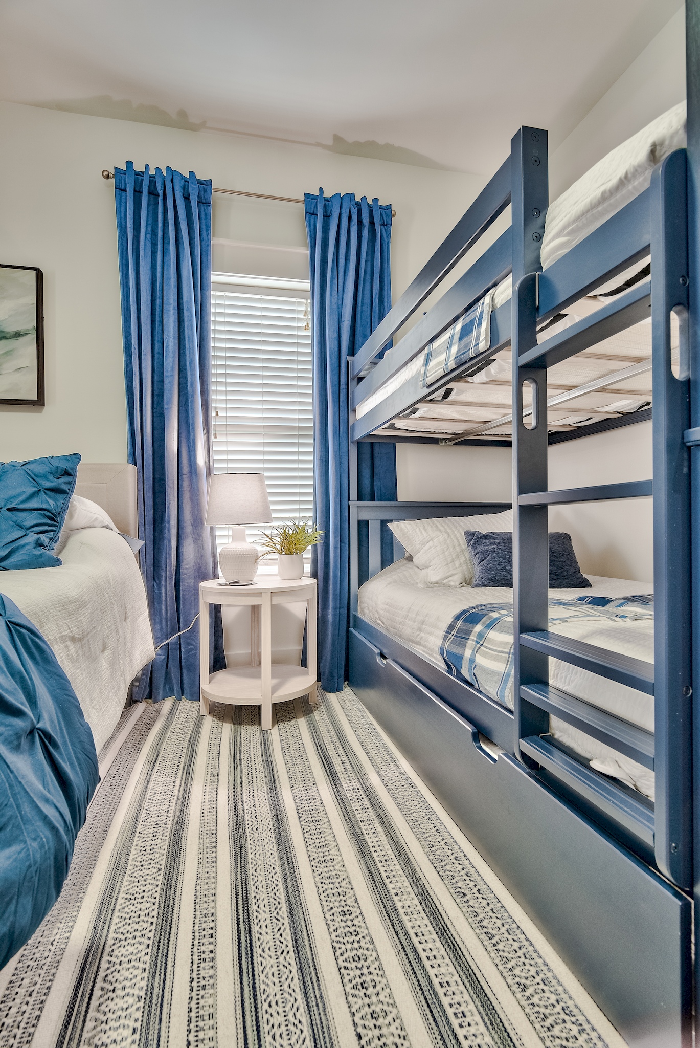 Bunk bed in the second bedroom