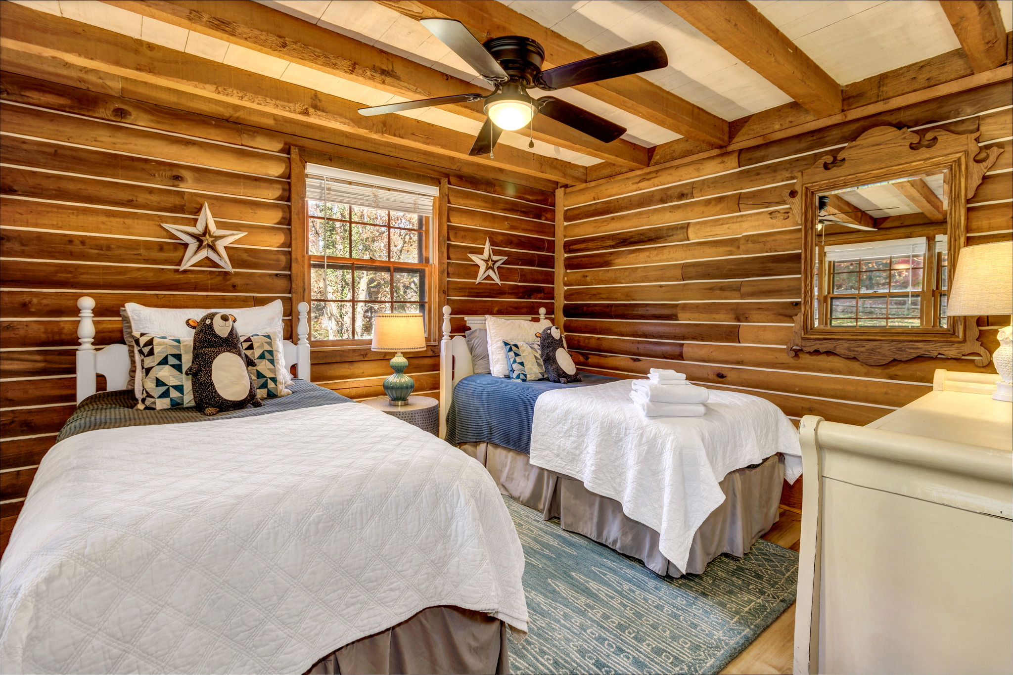 First Bedroom - 2 Twin Beds