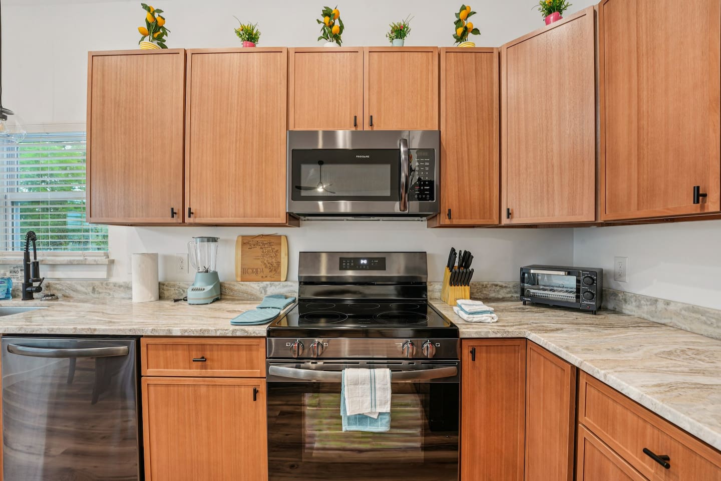 Plenty of dishes, pots/pans, bakeware for use with the oven