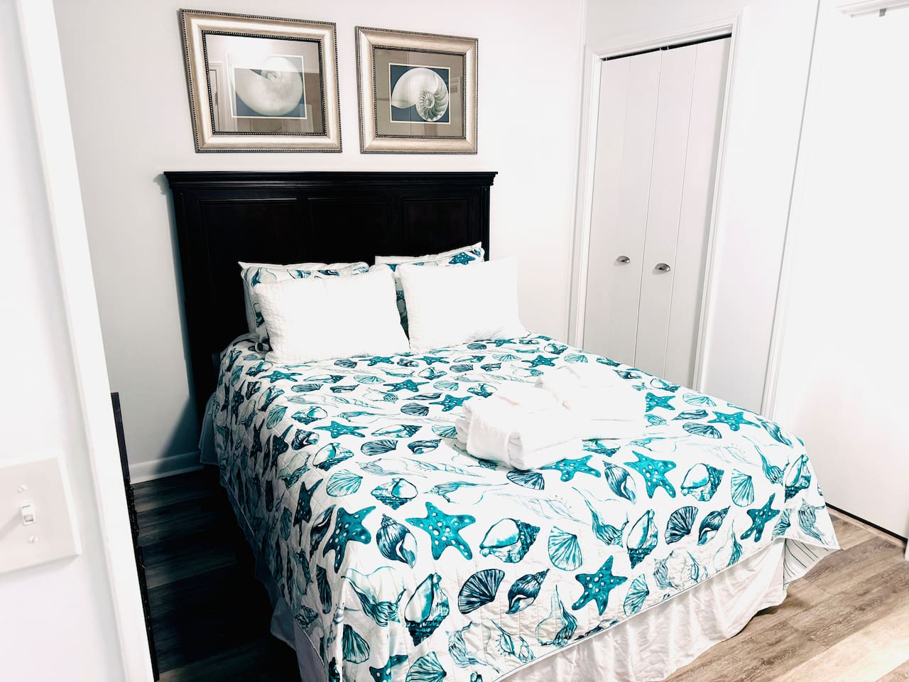 Queen bed with coastal bedding