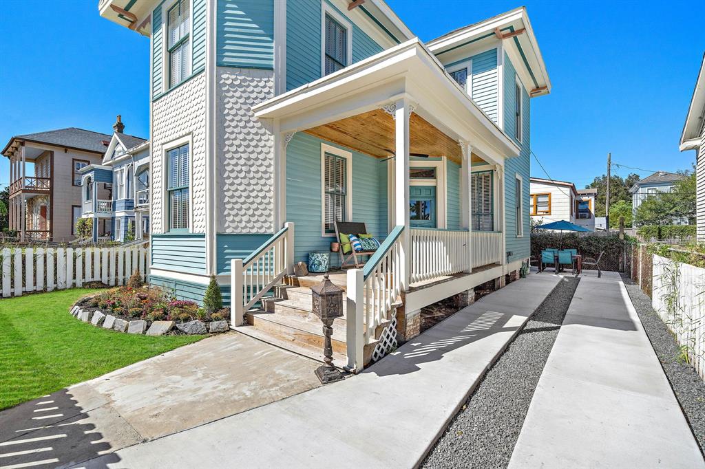 18fba9c04cee44cb828395c2f9c7644c | Beachhouse | Texas | TX | Vacation Homes | Galveston | Crystal Beach | Kokomo | Breezy Days | Beachfront Elegance | Sunrise Serenity | Southern Sands Property Management, LLC