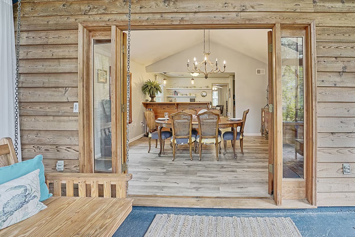 25 21st Avenue | Seas the Day | Screened Porch | IOP Escapes