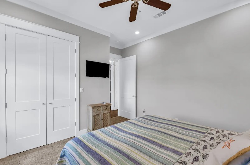 19109967217f4d1fafe4fbb6efe609c7 | Beachhouse | Texas | TX | Vacation Homes | Galveston | Crystal Beach | Kokomo | Breezy Days | Beachfront Elegance | Sunrise Serenity | Southern Sands Property Management, LLC