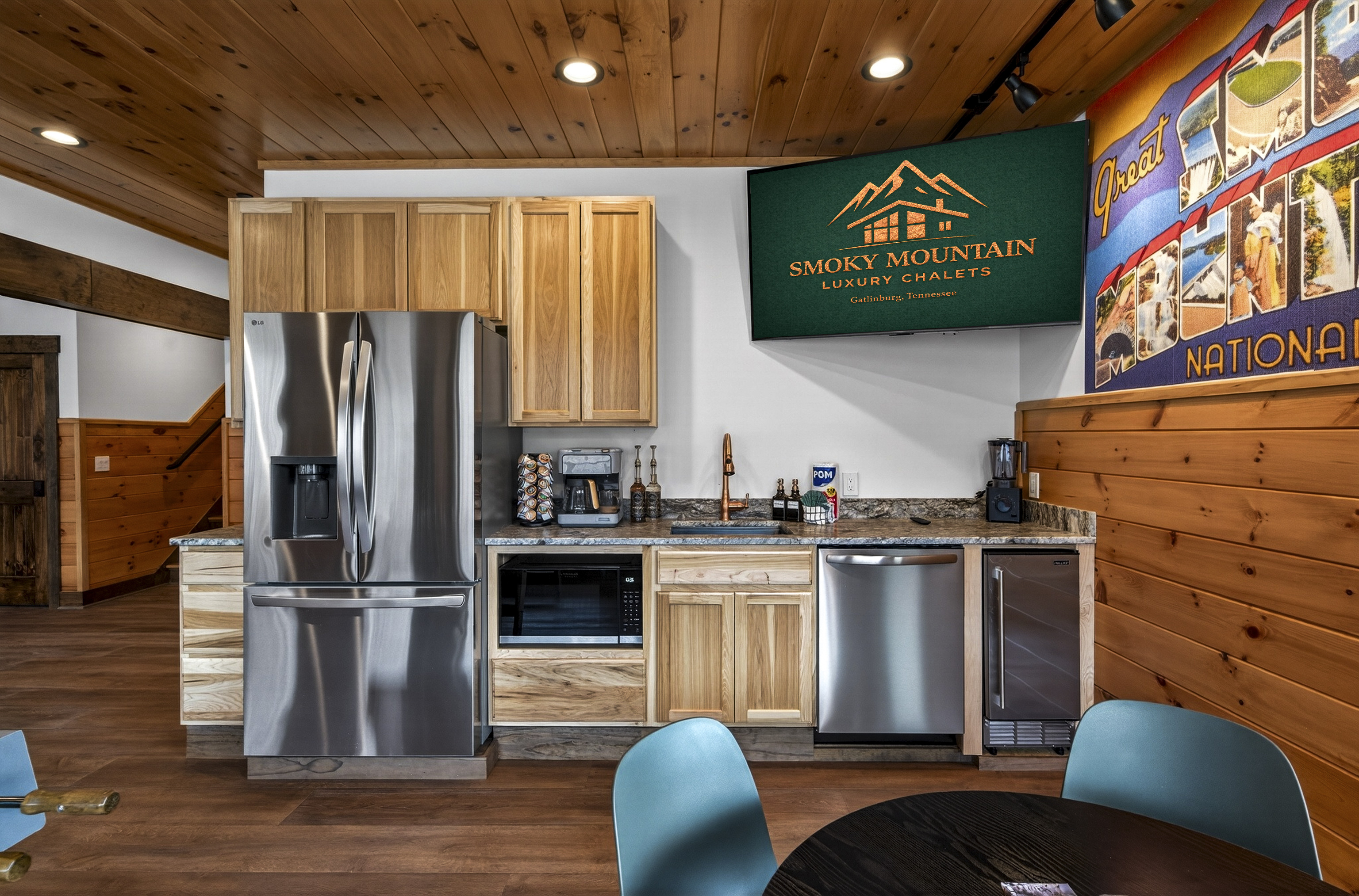 Kitchenette – Keep the fun going without leaving the action. Conveniently located on the first floor, this fully equipped kitchenette includes a full-size refrigerator, microwave, sink, dishwasher & ice maker, perfect for snacks, drinks & easy entertaining