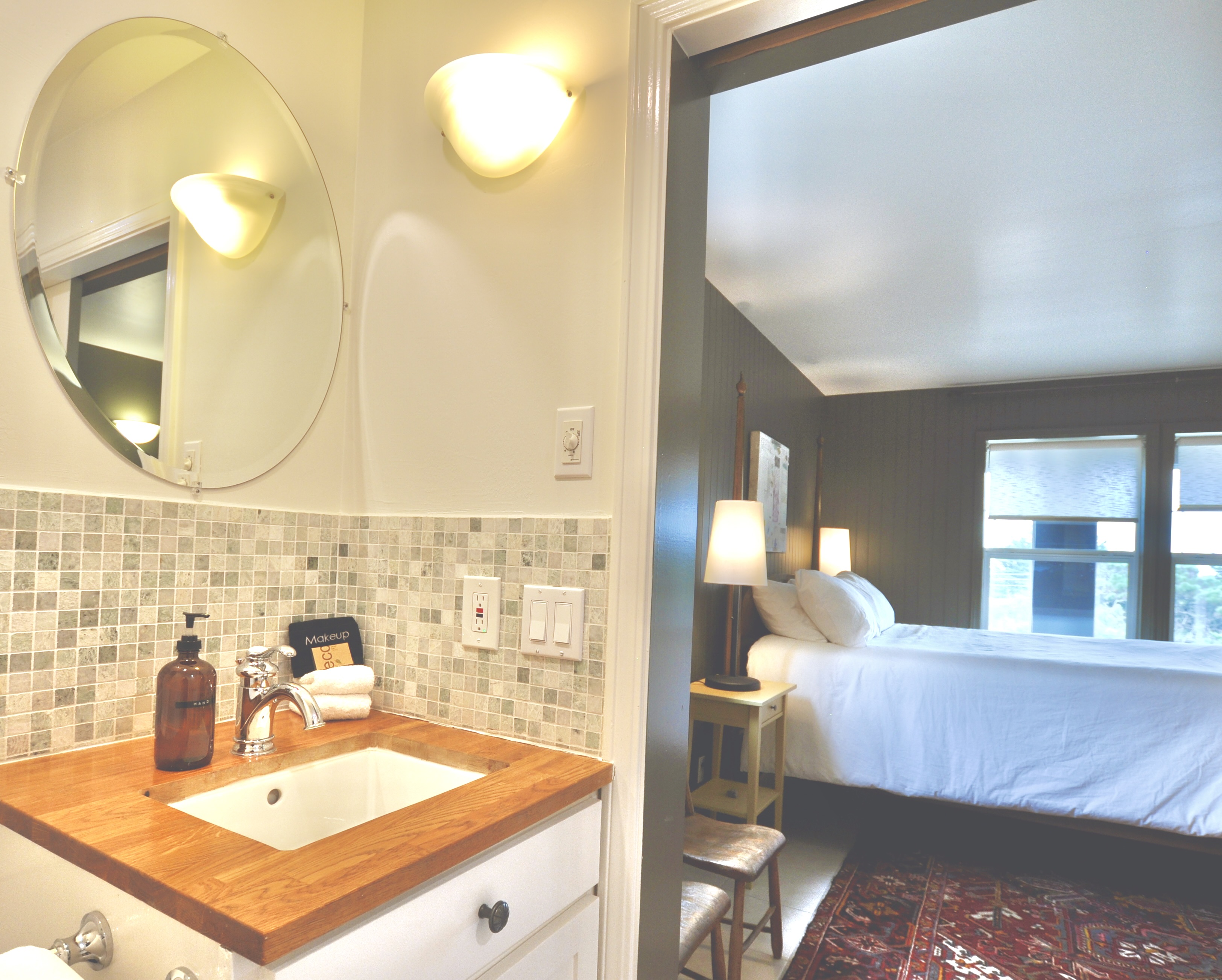 Downstairs bedroom: king bed, ocean views, smart TV, en suite bathroom with walk-in shower.