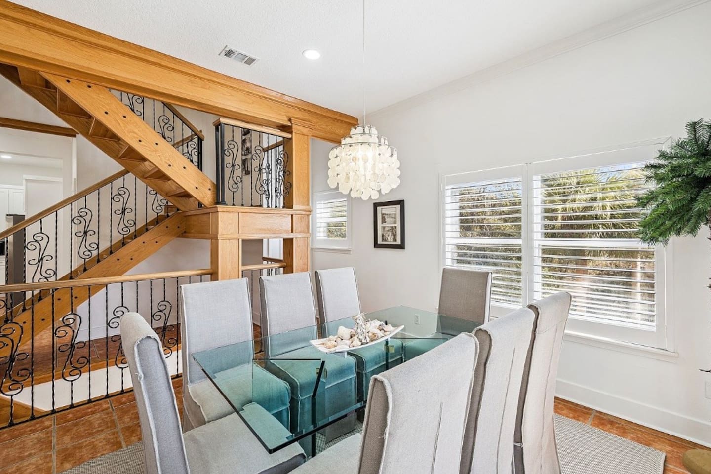 Spacious dining area featuring a large table and seating for eight, ideal for family group meals.