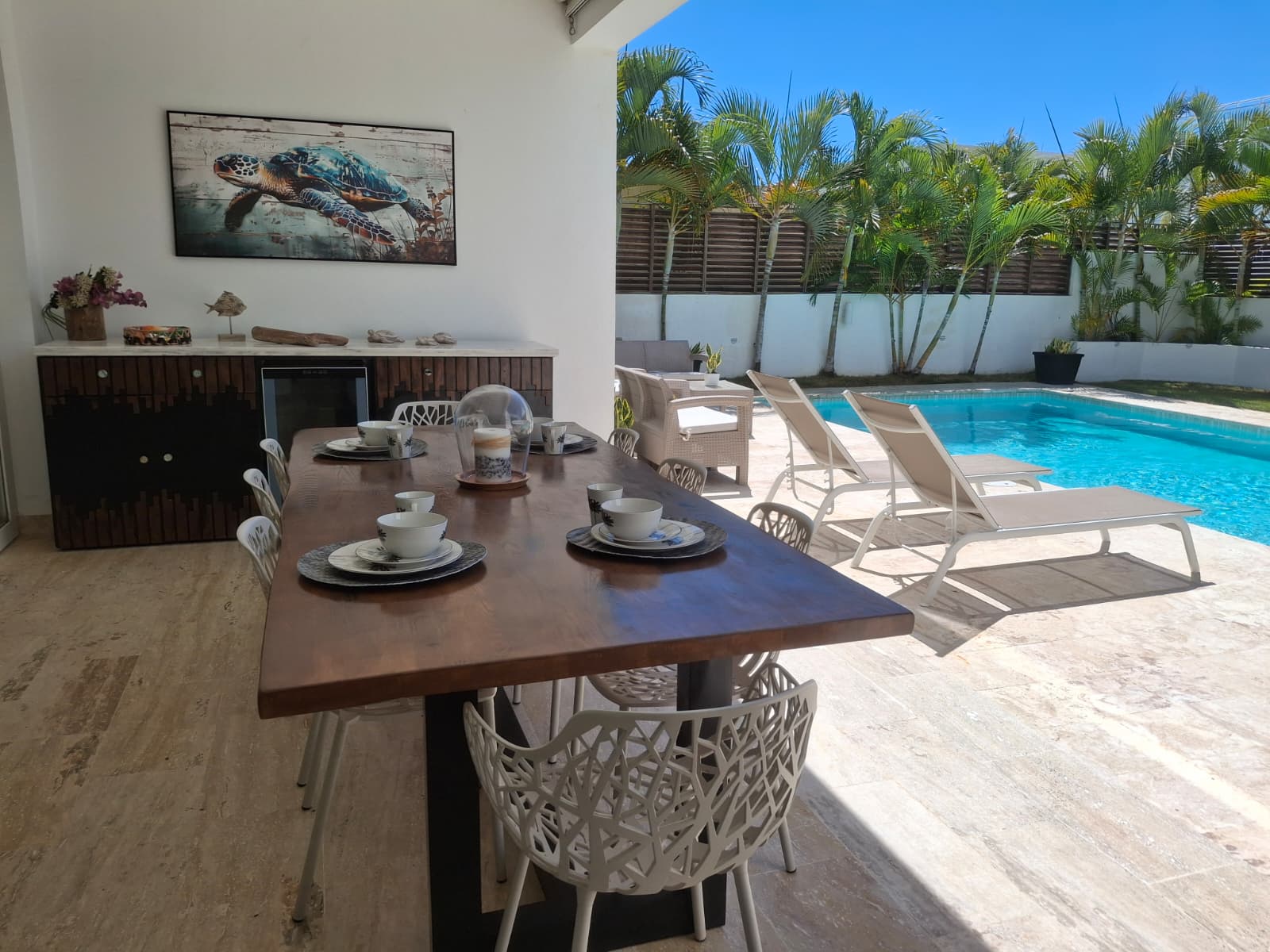 Outdoor dining