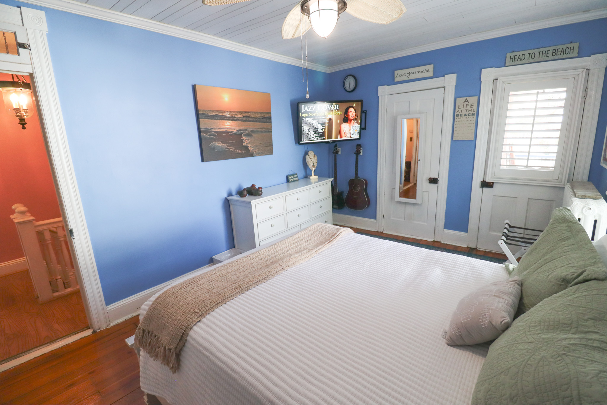 Comfortable queen bed with quality linens