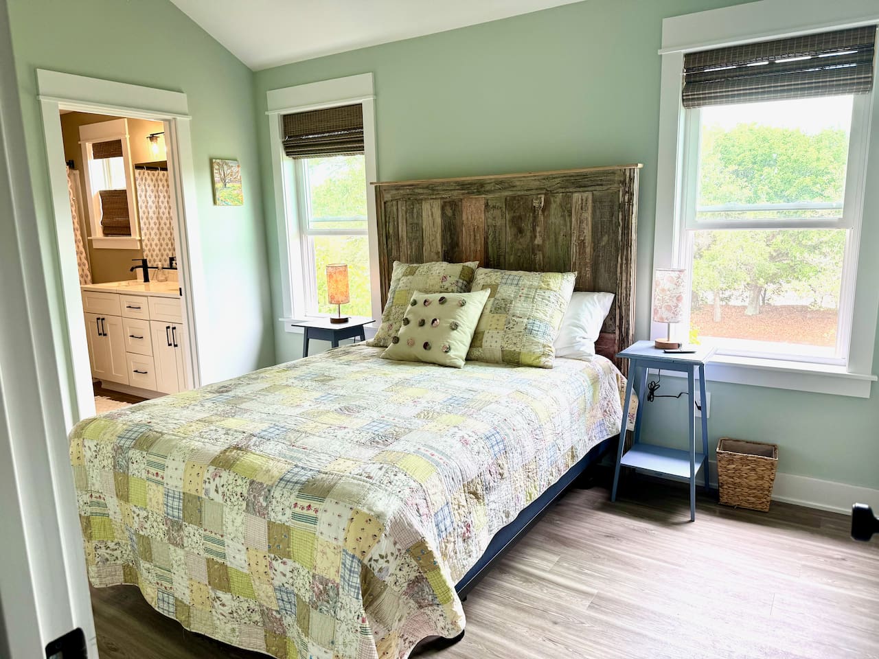 Queen bedDresserTouch lamps with USB-A and USB-C connection portsWalk-in closetDoor opens from bedroom to Jack-n-Jill shared bathroom