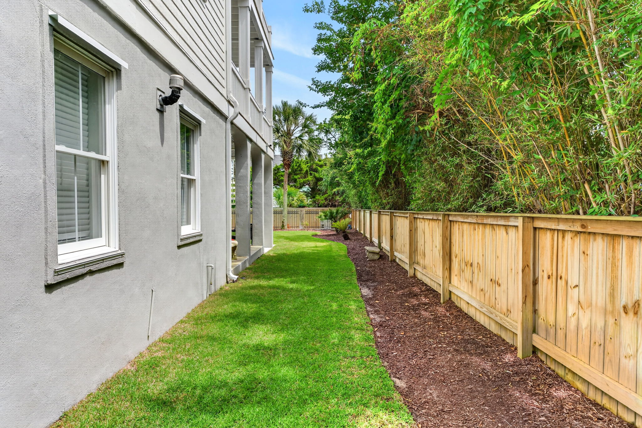 Side yard | Twin Palms | 914 Carolina Blvd | Isle of Palms, SC | IOP Escapes