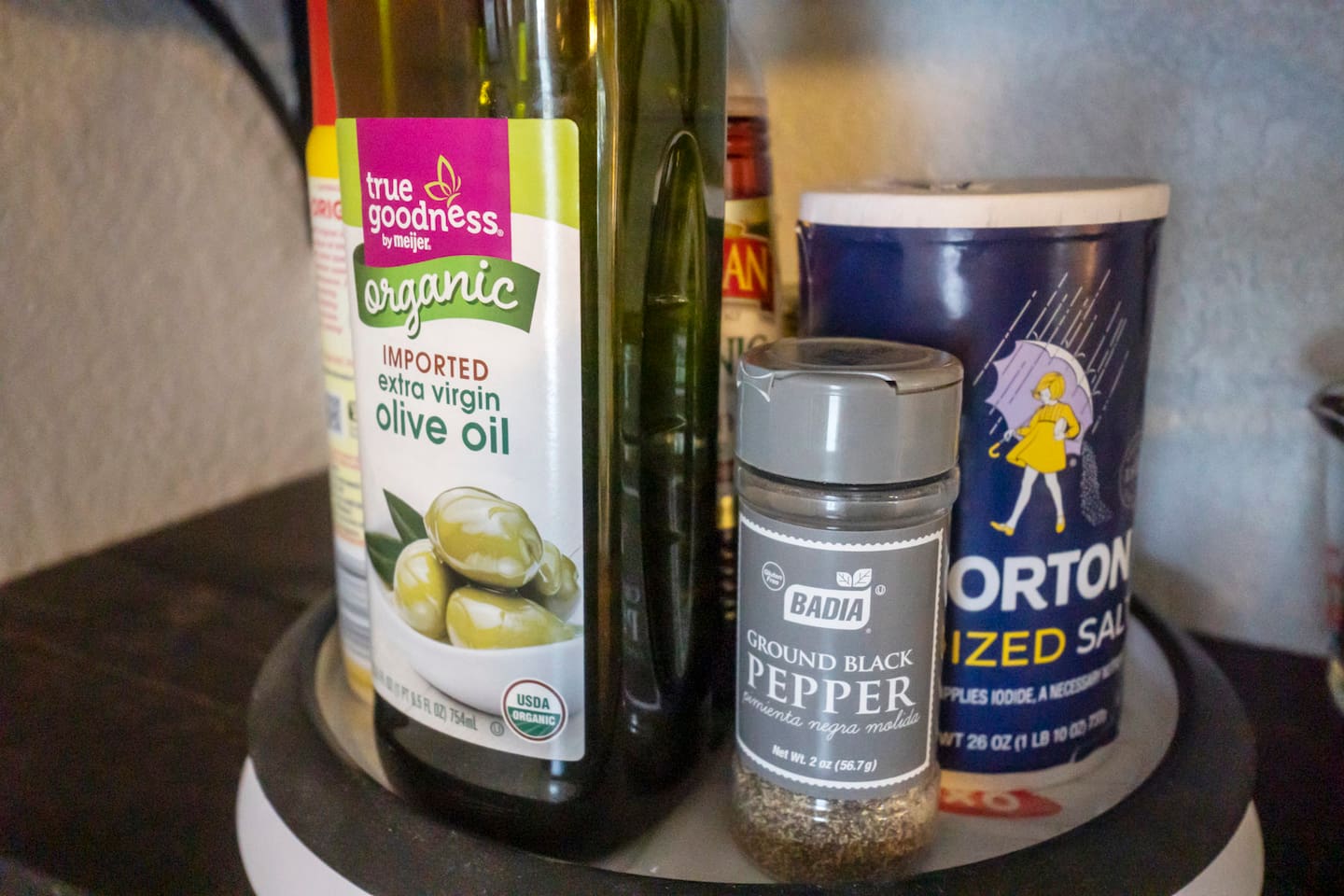 Essential cooking utensils provided, including salt, pepper, and olive oil, to make meal preparation simple and convenient.