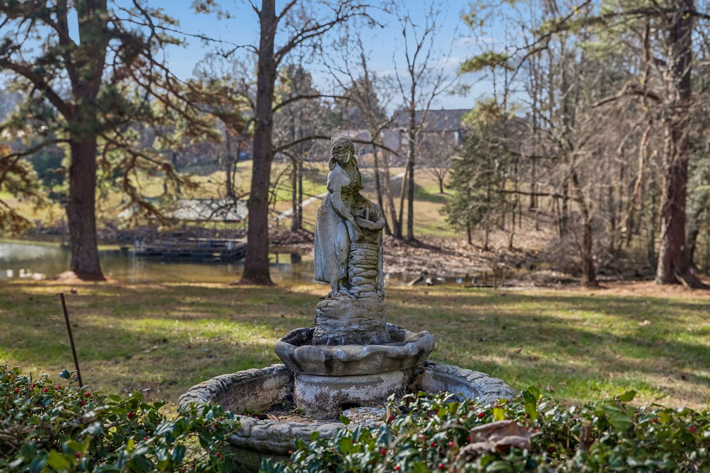 Perfect for an executive retreat. Quietly nestled in the spirit of nature. Not unusual to have 10 deer on the front lawn.