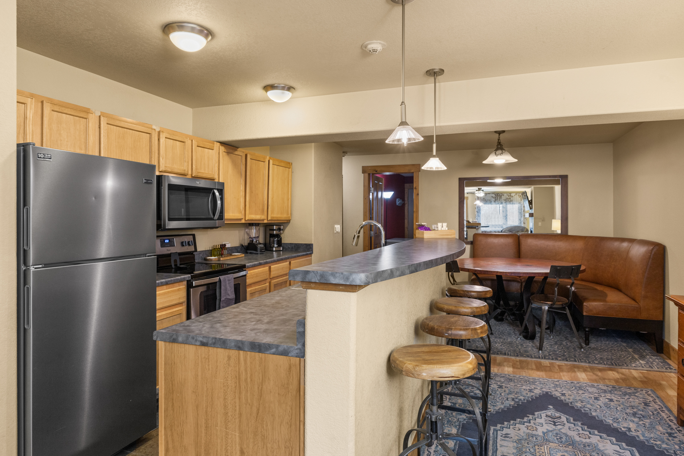 Full Kitchen | Dining View