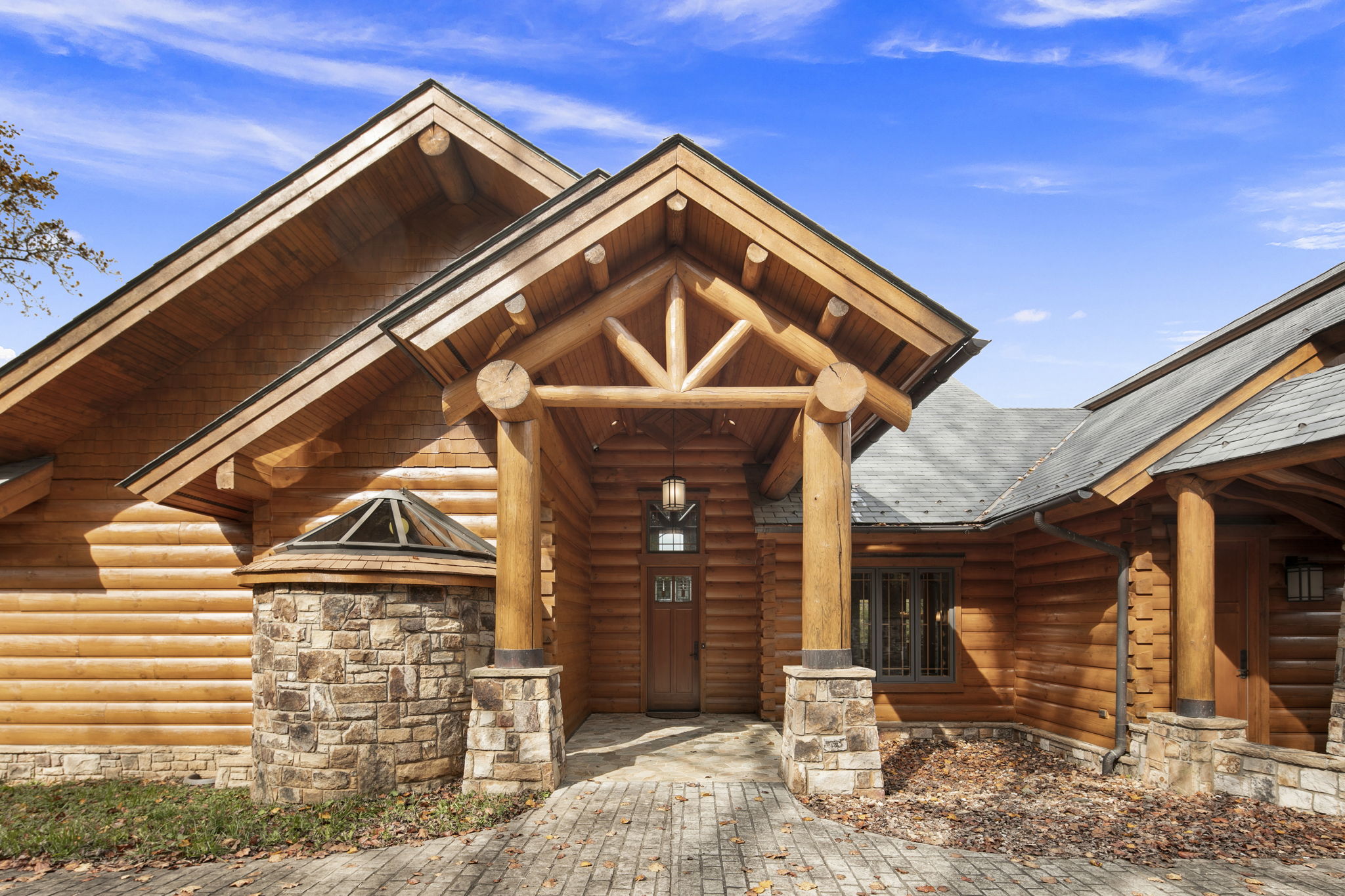 Covered entryway with lodge-designed exterior