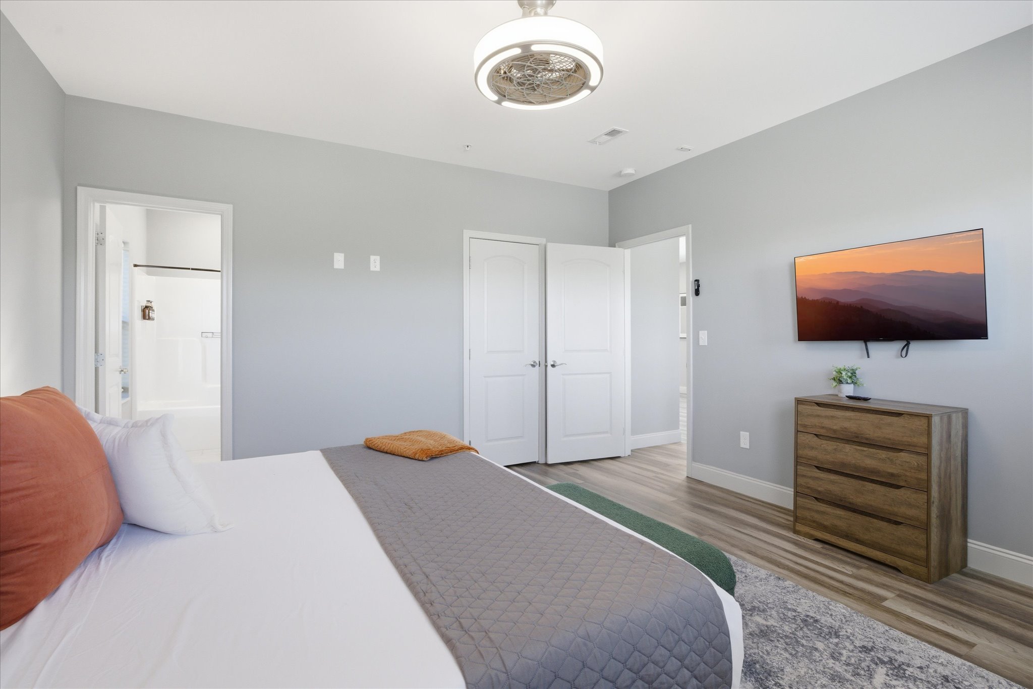 Settle into the king bed and take a break—Unit 3’s primary bedroom feels calm and tucked away, with a TV ready when you want to wind down on your own time.