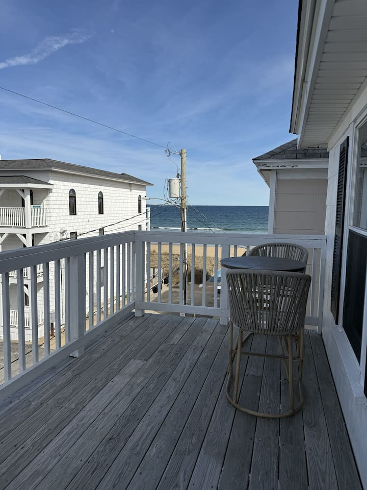Shared balcony with other owners/guests