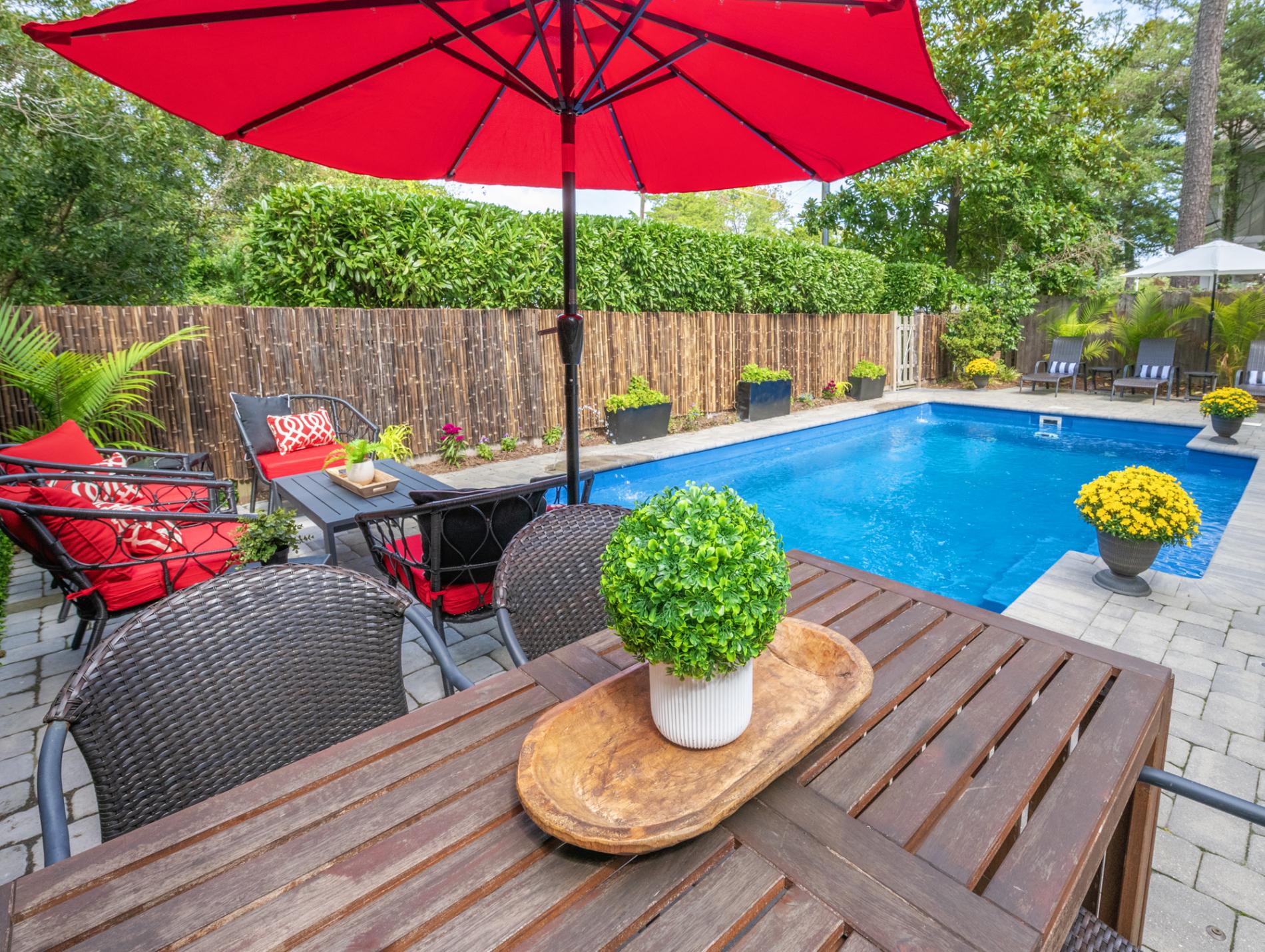 Dine alfresco by the pool