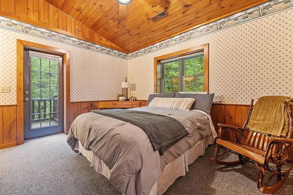 Upstairs queen bedroom