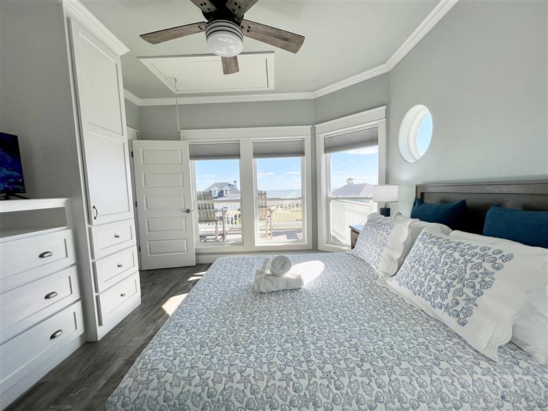 Crystal Paradise Bedroom 3: Luxurious second-floor queen bedroom with shared Jack and Jill ensuite, perfect for couples or guests.