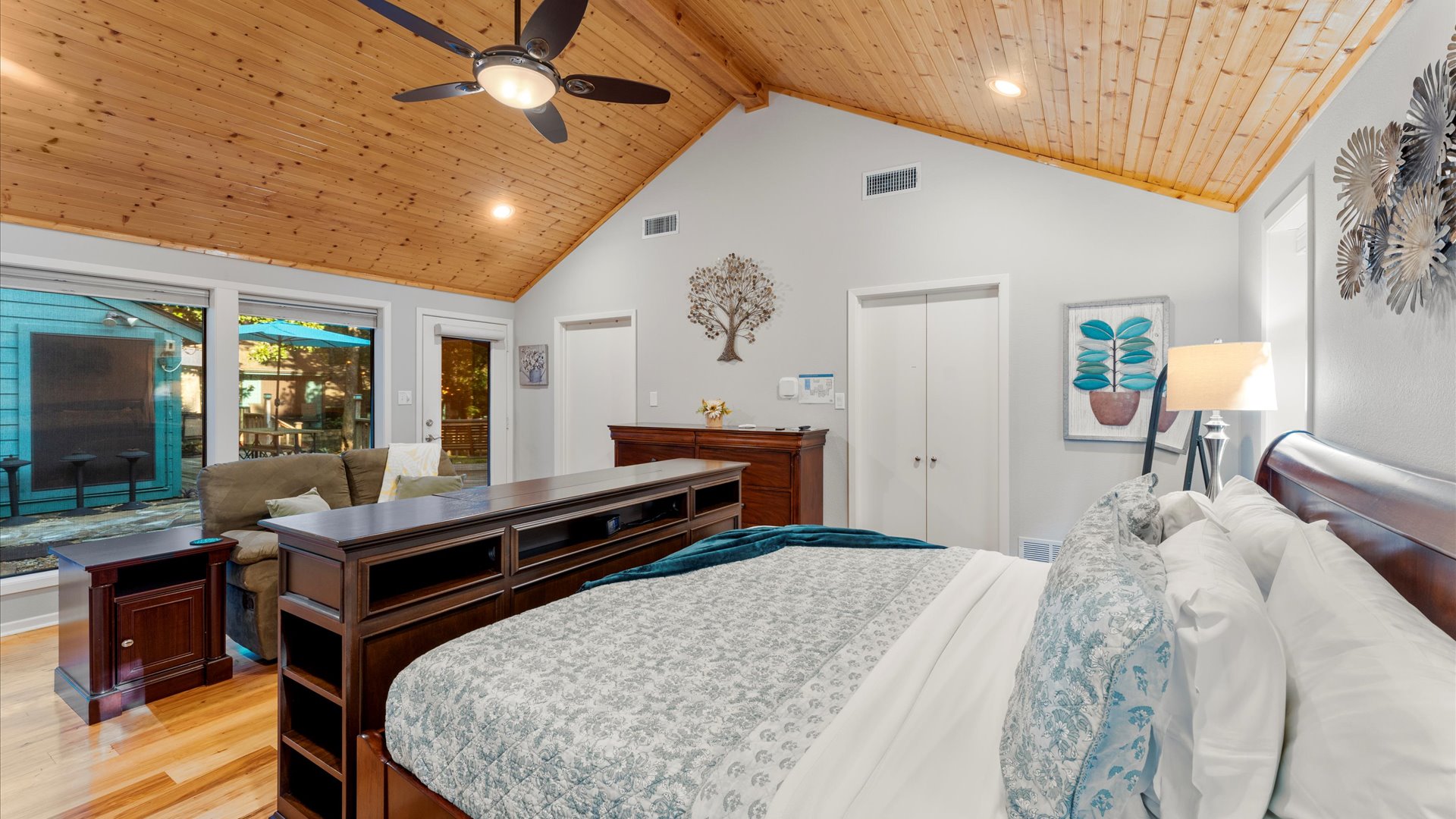 King 1 Bedroom features a split king adjustable Tempur-Pedic bed, 40" TV in the footboard, charger lamps, extra outlets, a dresser, 2 luggage racks, hangers, robes, a loveseat, and linens.