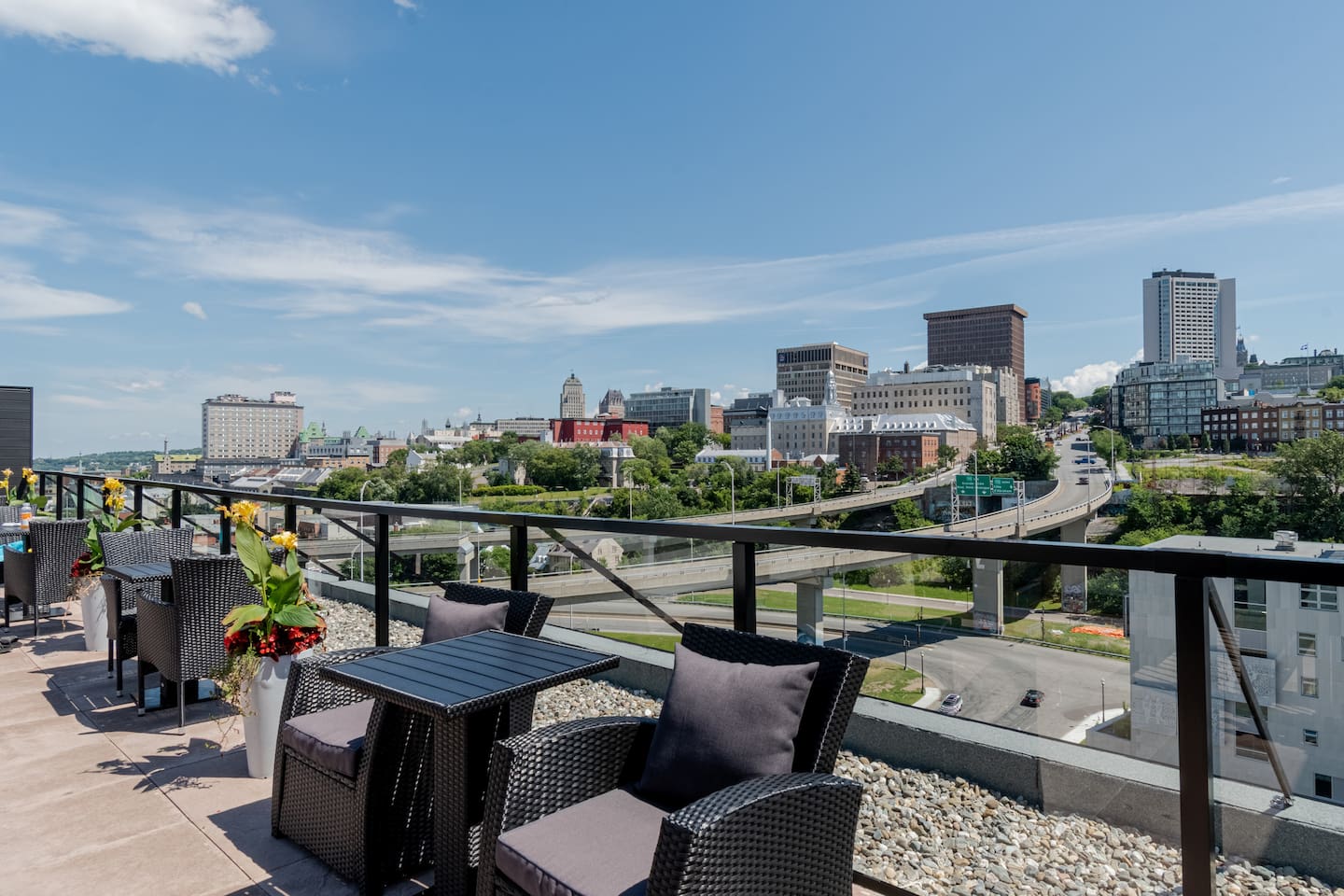 Terrasse sur le toit en période estival !