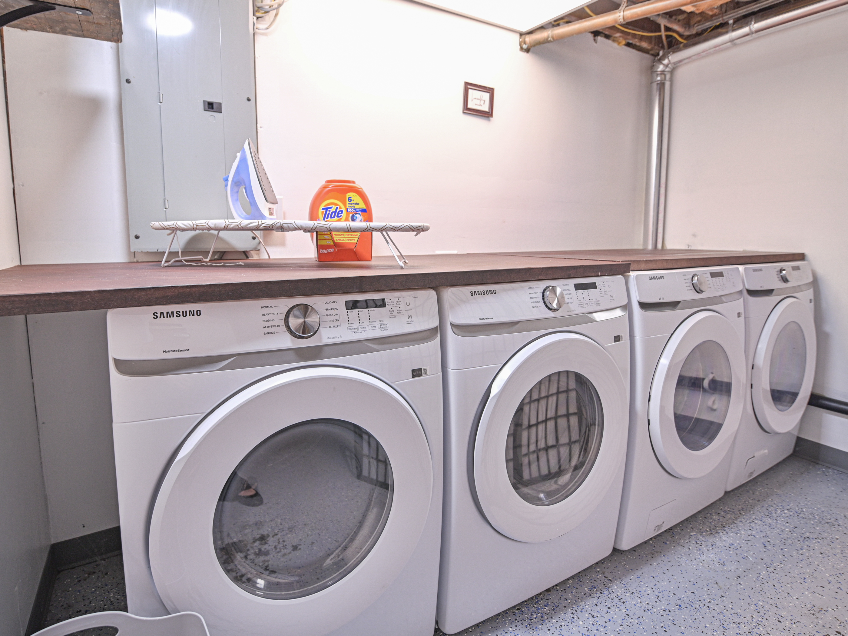 2x Washer/Dryers Laundry Room
