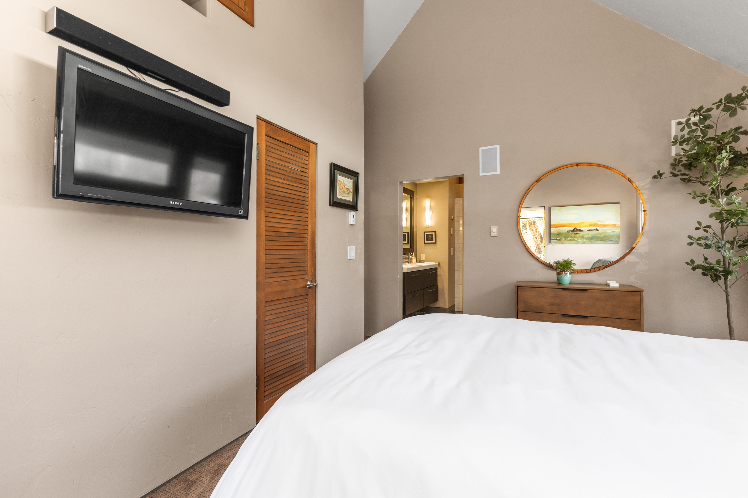 Bedroom #2 | Smart TV