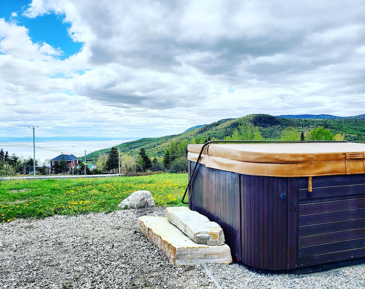 Soak away the day's excitement in total comfort
