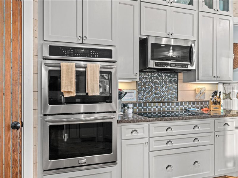 1a5a0dcf8fc645e1b694ad9c727b3344 | Beachhouse | Texas | TX | Vacation Homes | Galveston | Crystal Beach | Kokomo | Breezy Days | Beachfront Elegance | Sunrise Serenity | Southern Sands Property Management, LLC
